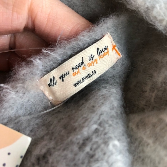 Ombre Gray Heather And White Striped Scarf - Picture 3 of 12